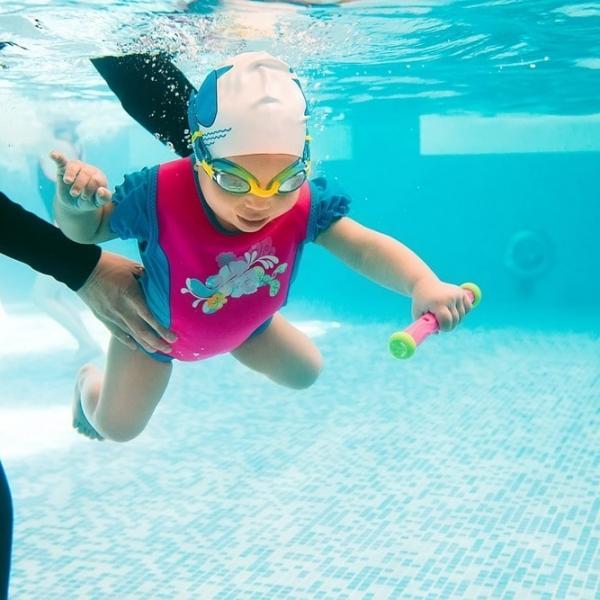 image of When Is The Right Time For Children To Learn To Swim? 